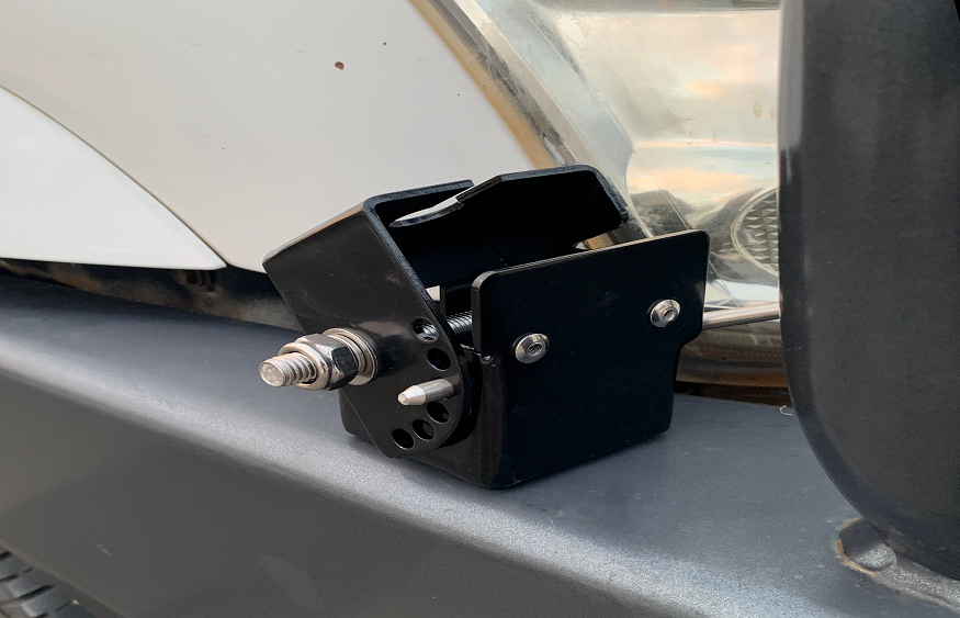 folding antenna mount bracket for car