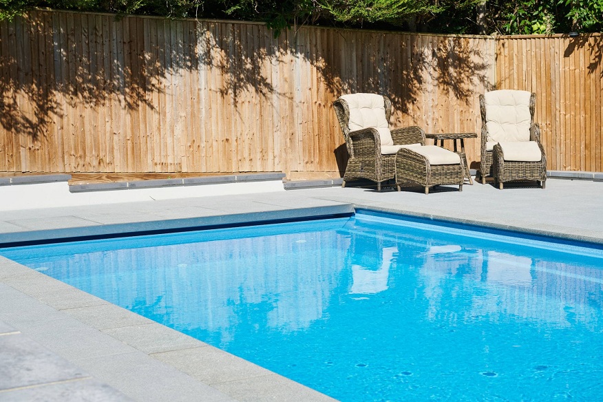 Keeping Your Swimming Pool Sparkling in the UAE Sun